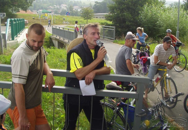 03_Zbynek Najman predseda Sneku moderuje.jpg